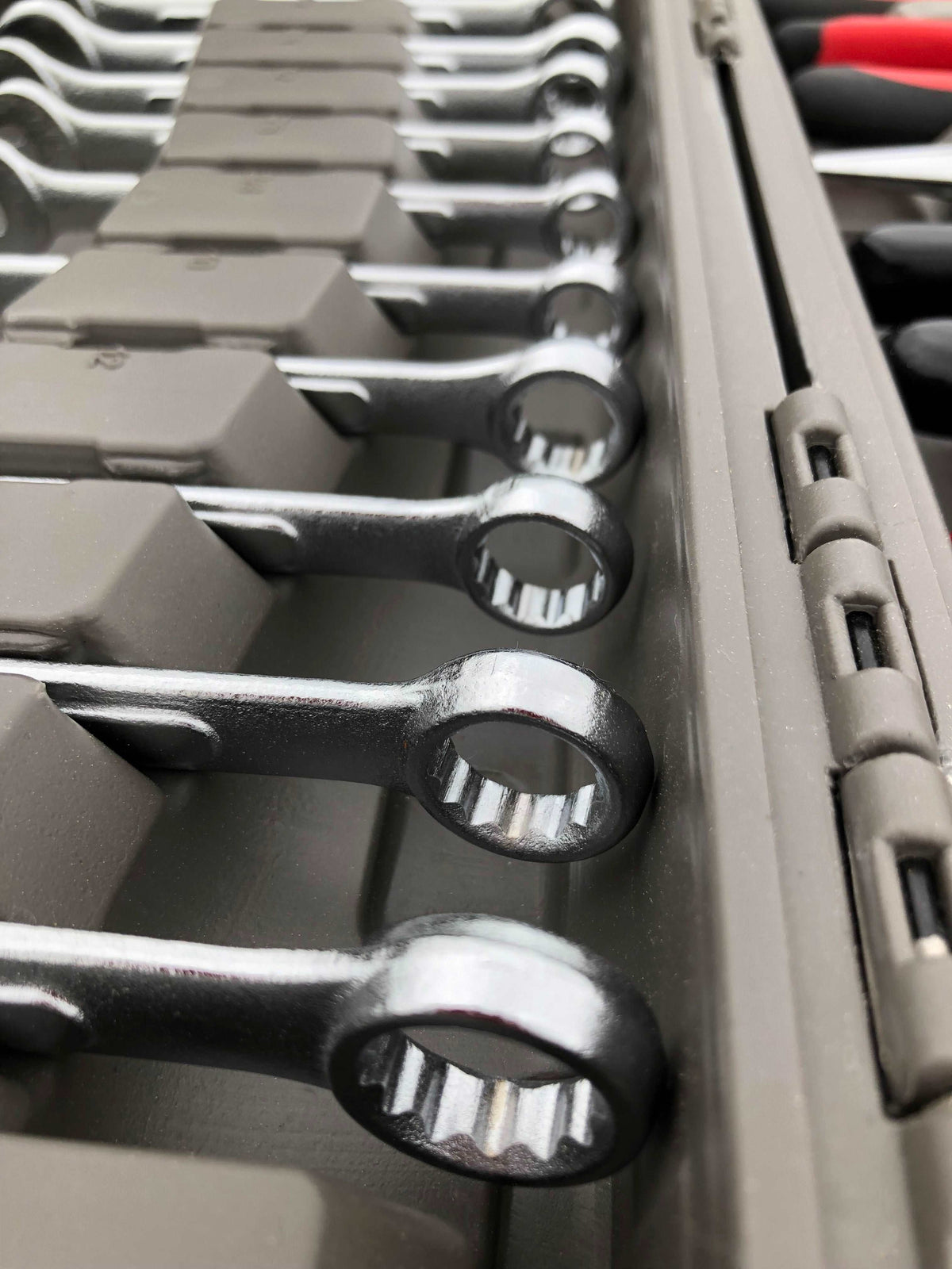 95 Piece Mechanics Tool Set in Metric and SAE for Small Engine, Mechanical and General Repairs – DT1242
